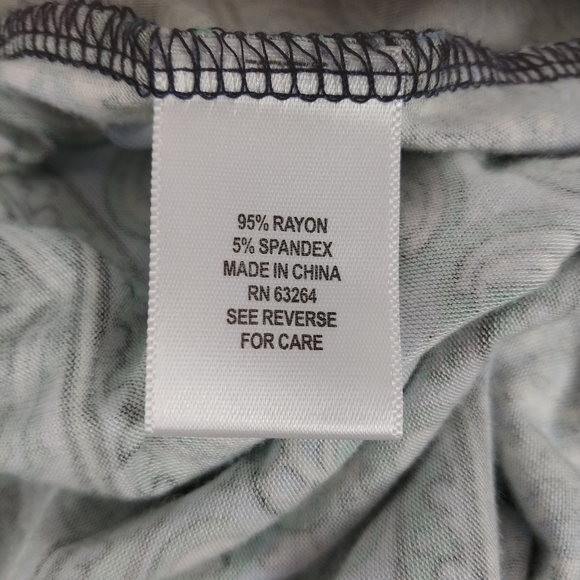 Dress Barn blouse size XL. - Picture 6 of 6